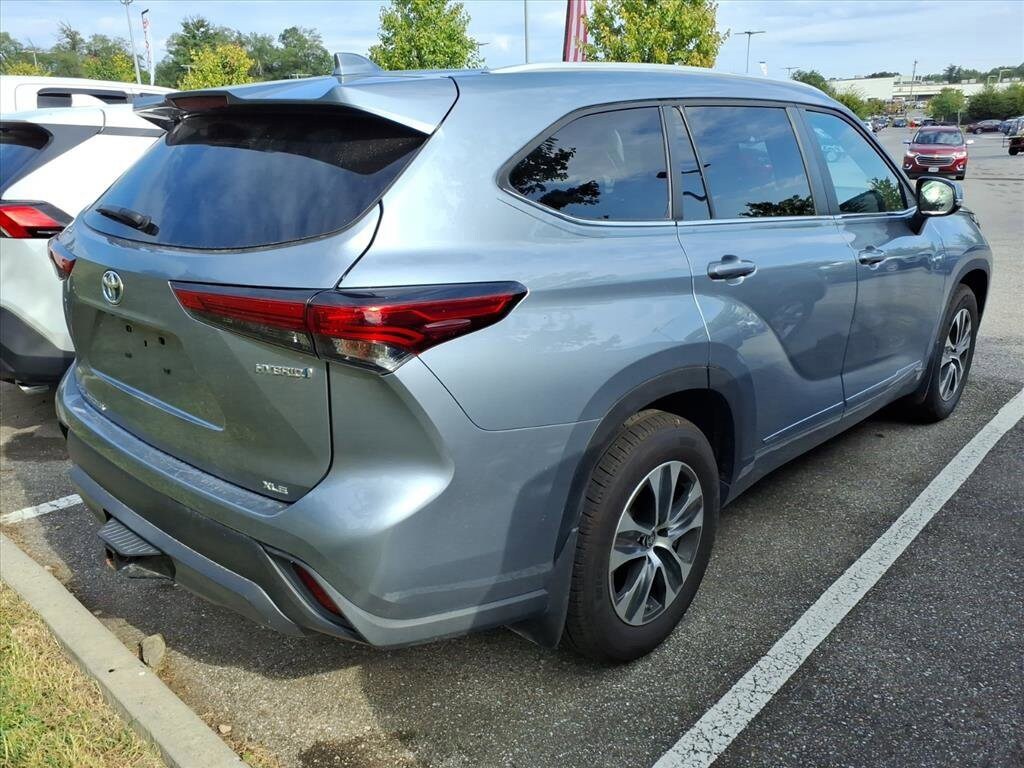 2023 Toyota Highlander Hybrid XLE photo 2