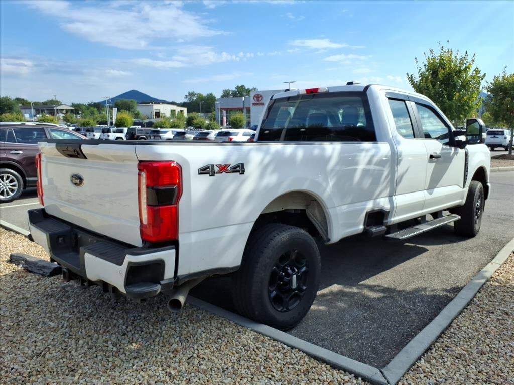 2023 Ford F-250 XL photo 2