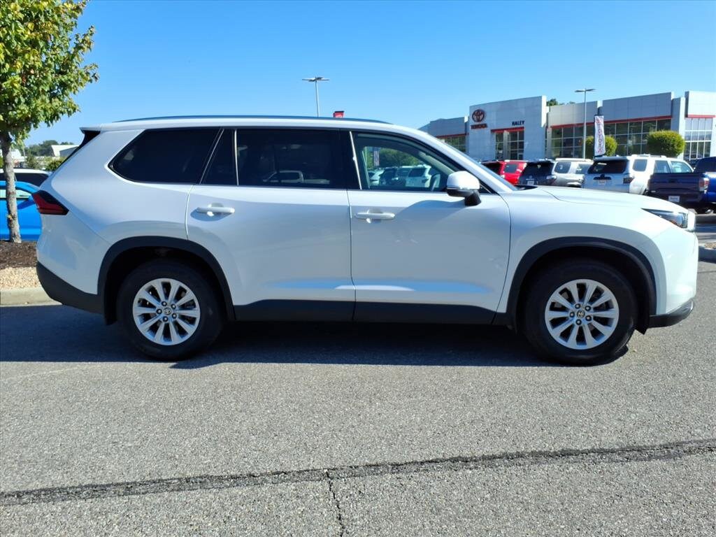 2024 Toyota Grand Highlander XLE photo 3