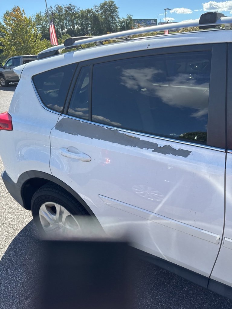 2013 Toyota RAV4 LE photo 4