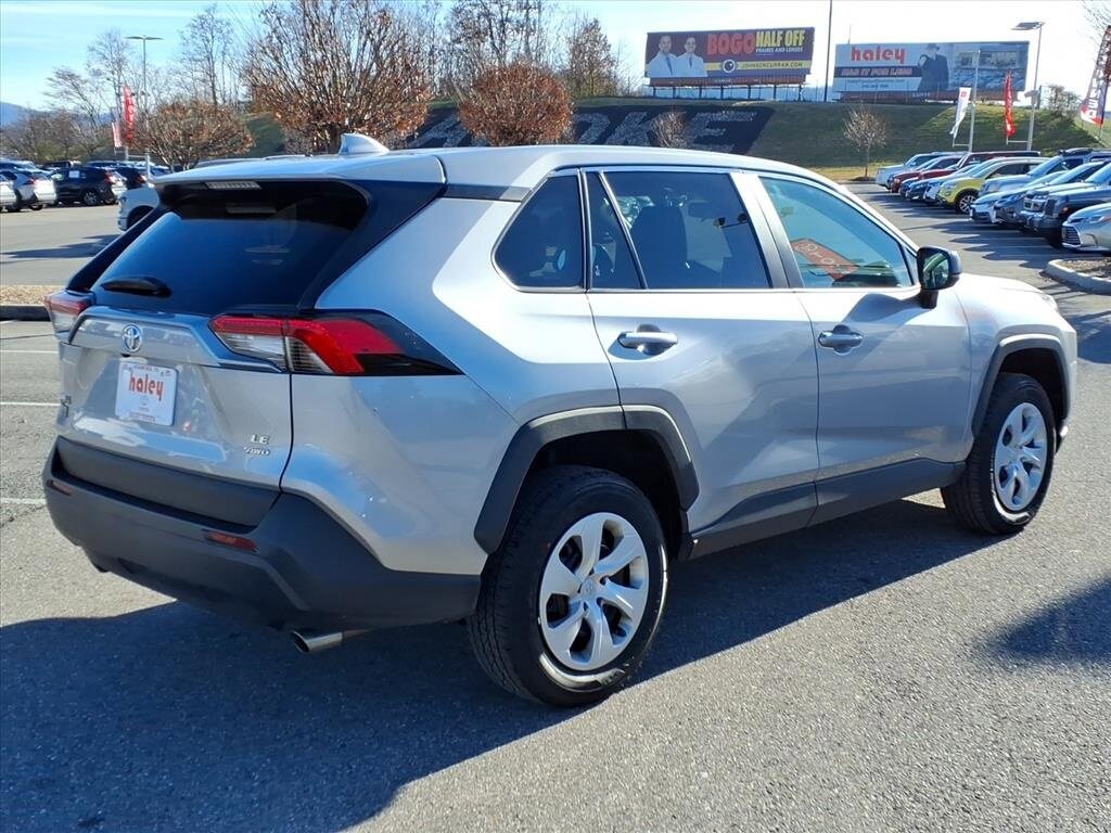2025 Toyota RAV4 LE photo 3