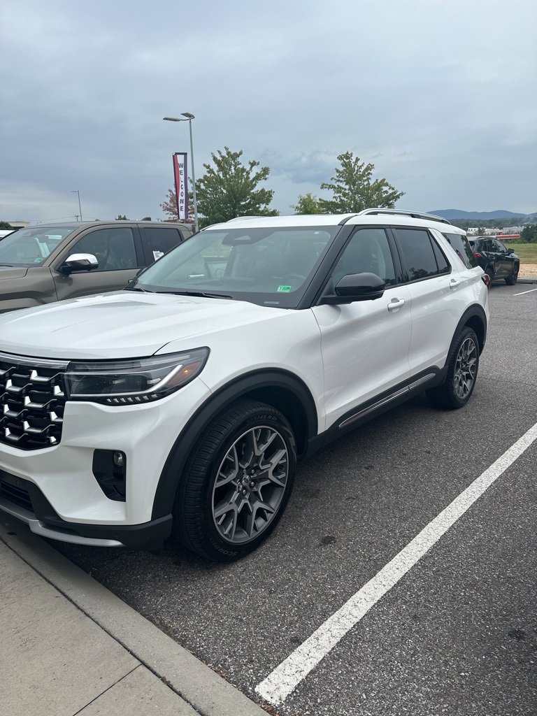 2025 Ford Explorer Platinum photo 2