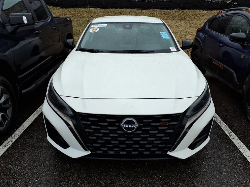 Used 2025 Nissan Altima SR Sedan