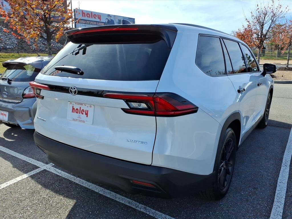 2025 Toyota Highlander Hybrid photo 3