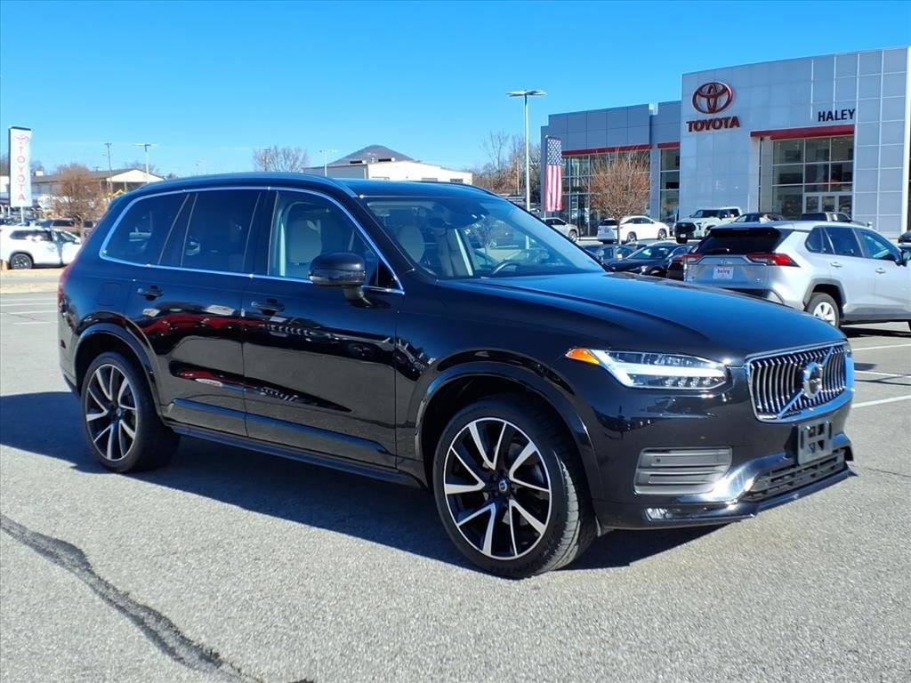 Used 2022 Volvo XC90 Momentum SUV