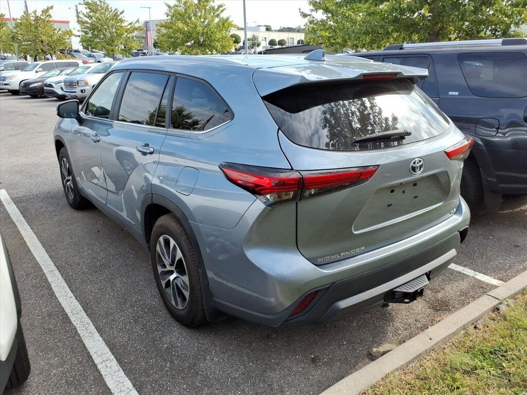 2023 Toyota Highlander Hybrid XLE photo 3