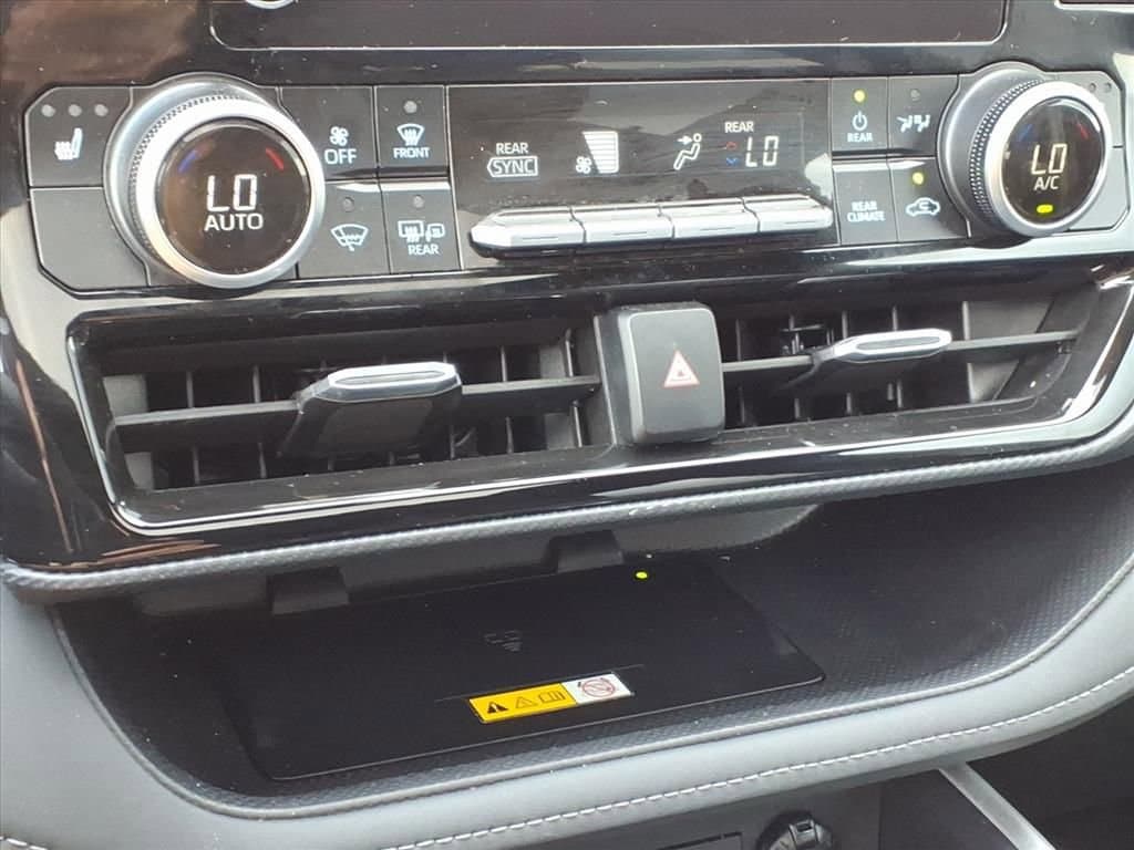 2025 Toyota Highlander LE - Photo 26
