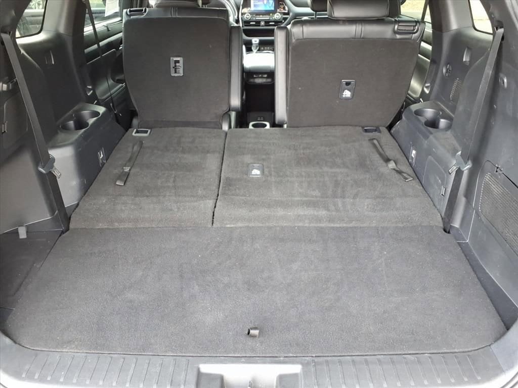 2025 Toyota Highlander LE - Photo 17