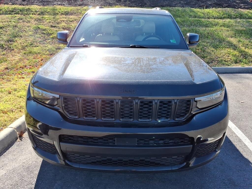 2023 Jeep Grand Cherokee Limited photo 2