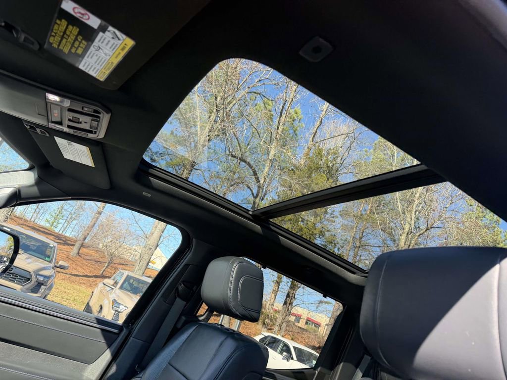 2025 Toyota Tundra Platinum - Photo 19