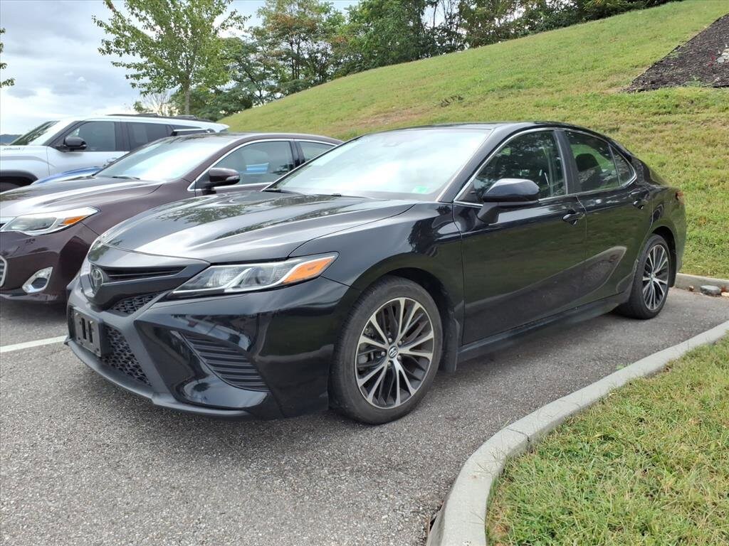 2019 Toyota Camry SE photo 4