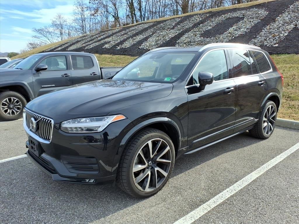 Used 2022 Volvo XC90 Momentum SUV