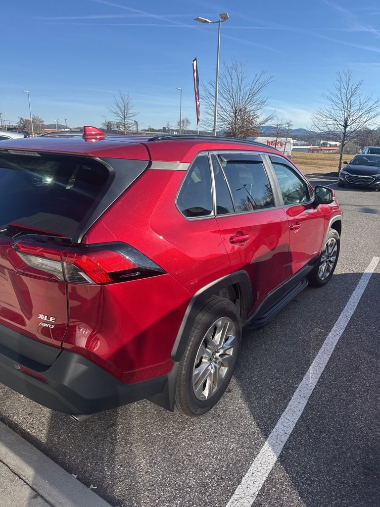 2024 Toyota RAV4 XLE Premium photo 3