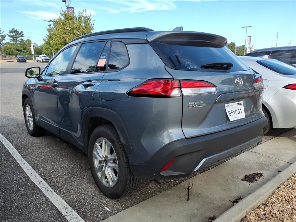 2024 Toyota Corolla Cross LE photo 3