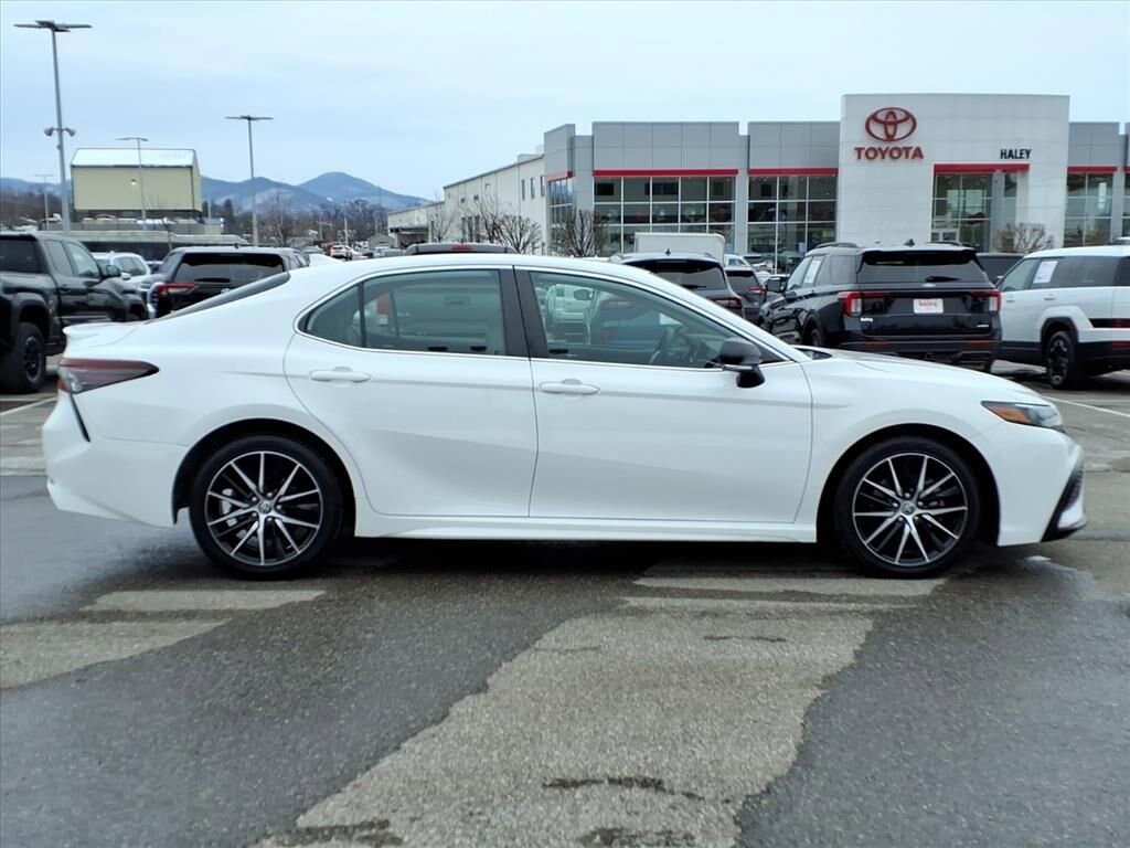 Certified 2022 Toyota Camry Hybrid SE Sedan