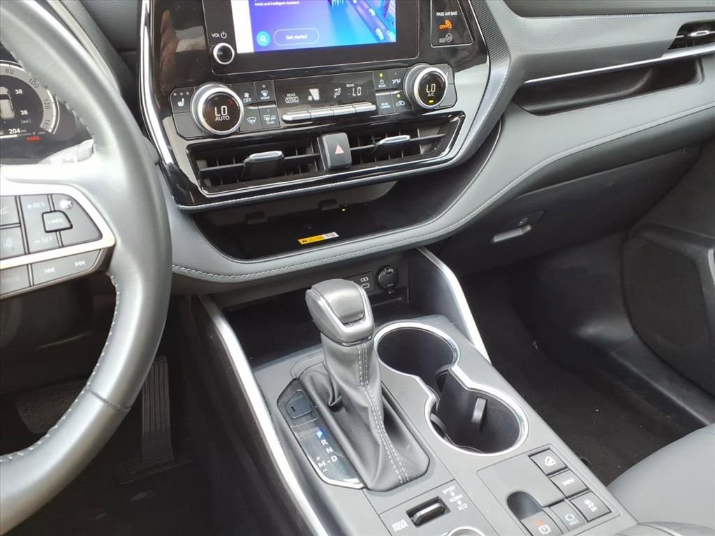 2025 Toyota Highlander LE - Photo 28