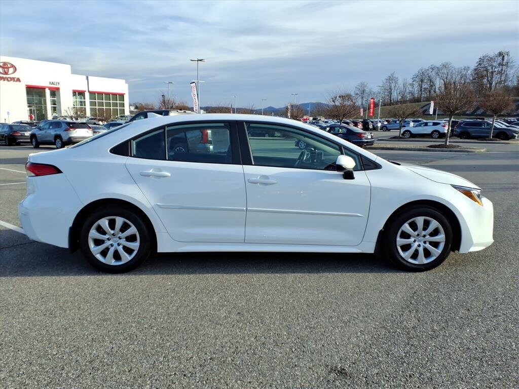 Used 2024 Toyota Corolla LE Sedan