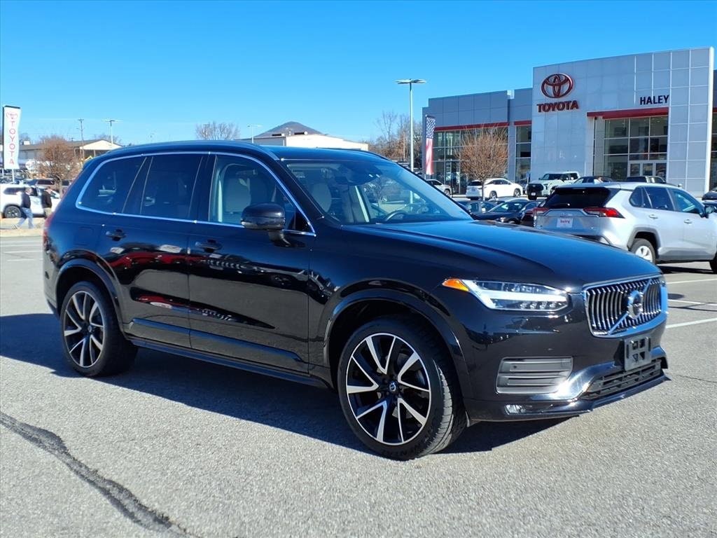 Used 2022 Volvo XC90 Momentum SUV