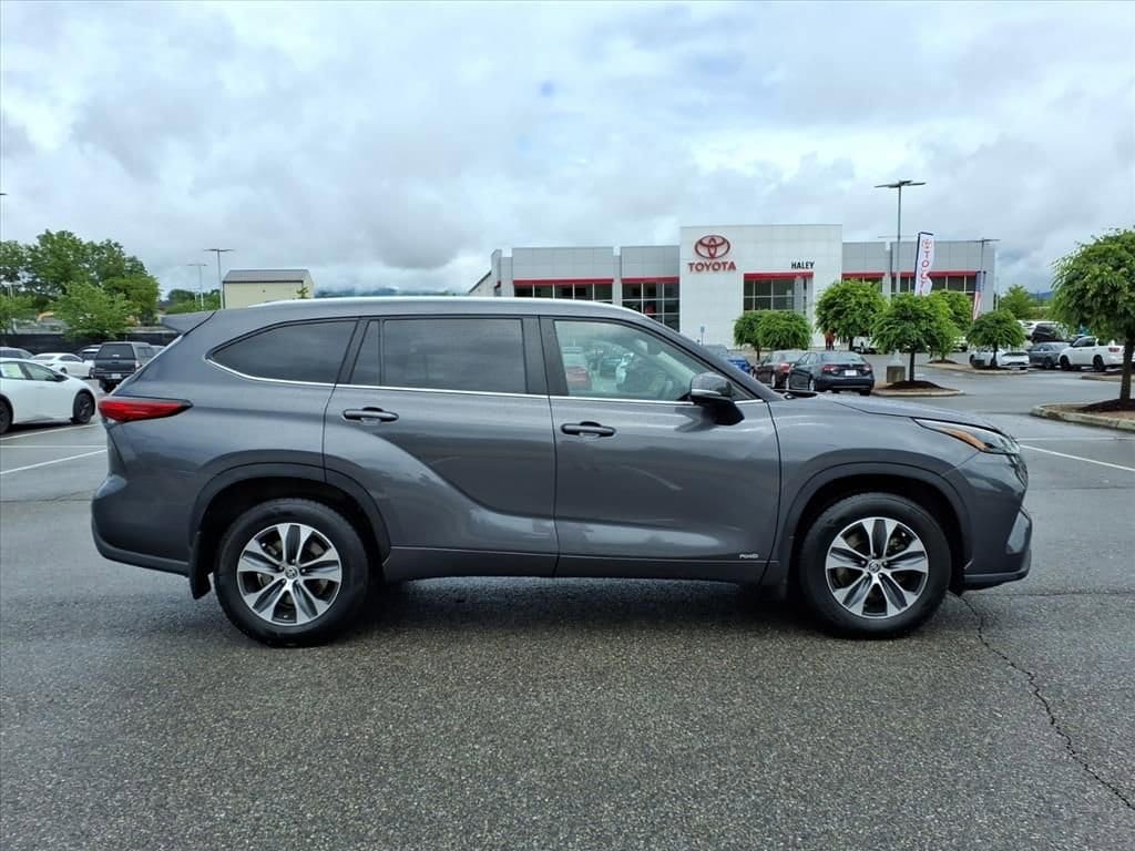 Used 2023 Toyota Highlander Hybrid XLE SUV