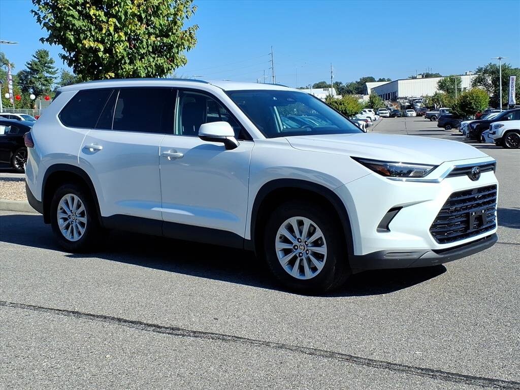 2024 Toyota Grand Highlander XLE photo 2