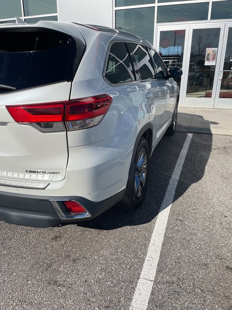 2019 Toyota Highlander Limited Platinum photo 3