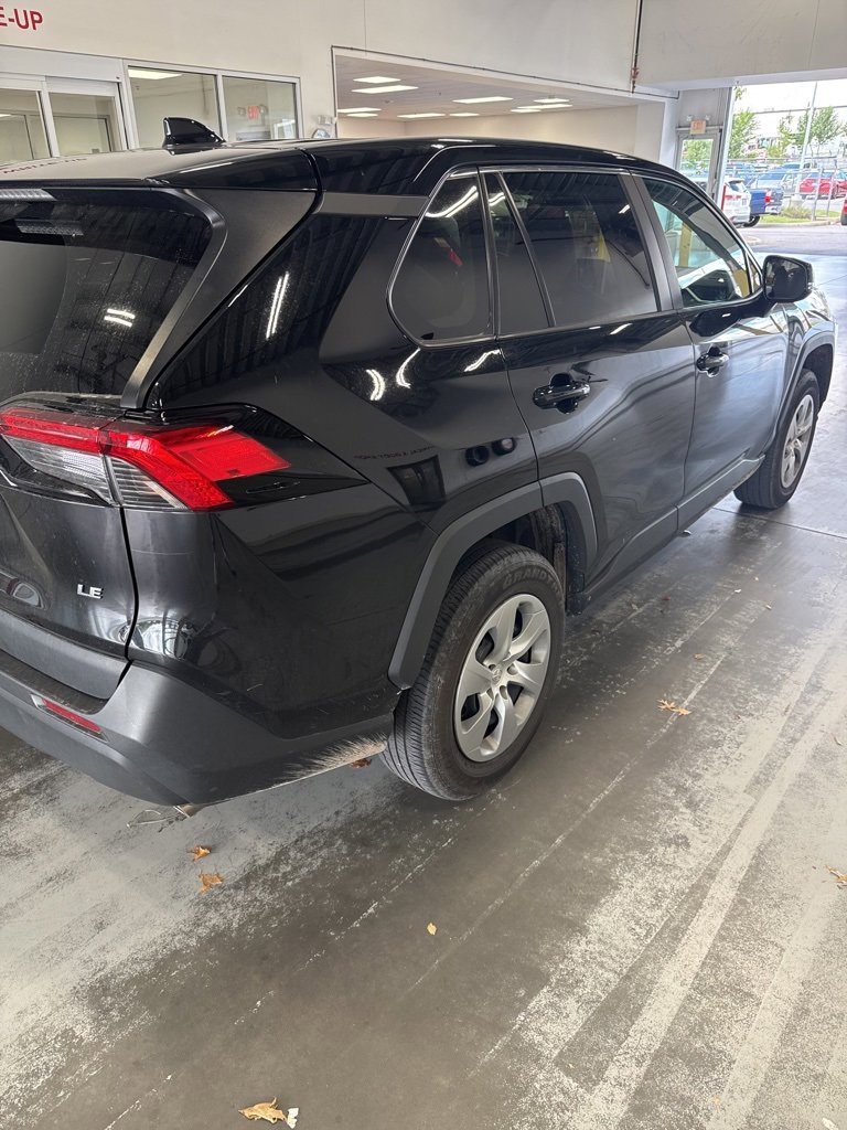 2023 Toyota RAV4 LE photo 2