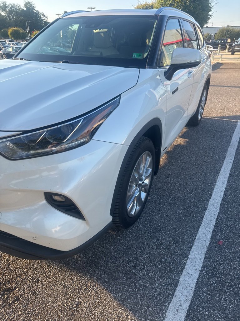 2021 Toyota Highlander Hybrid Limited photo 2
