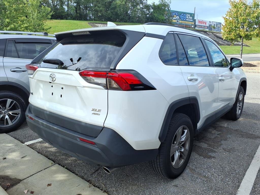 2023 Toyota RAV4 XLE photo 2