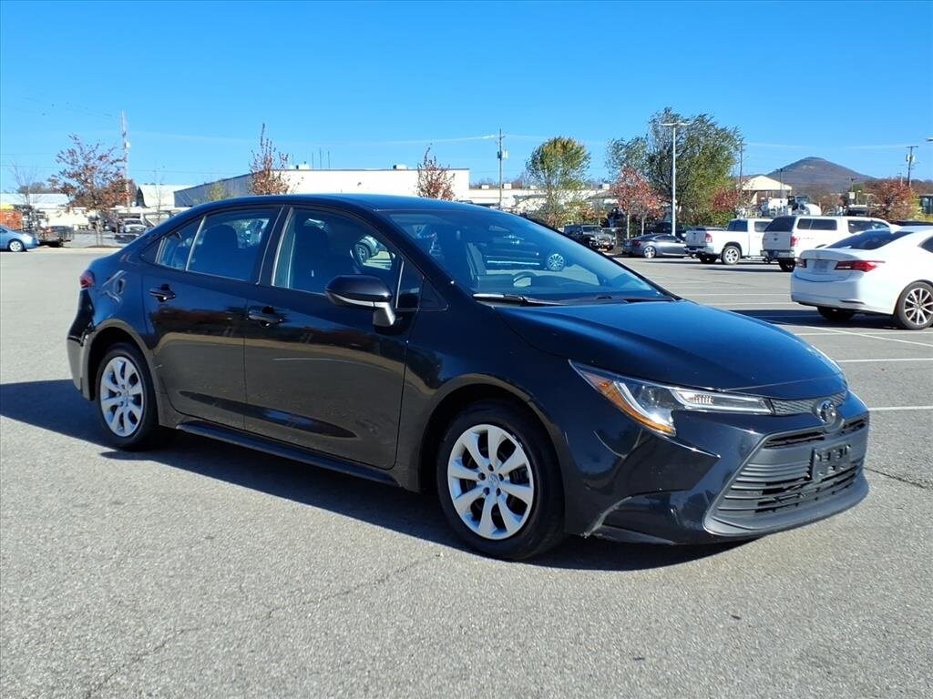 2024 Toyota Corolla LE photo 2