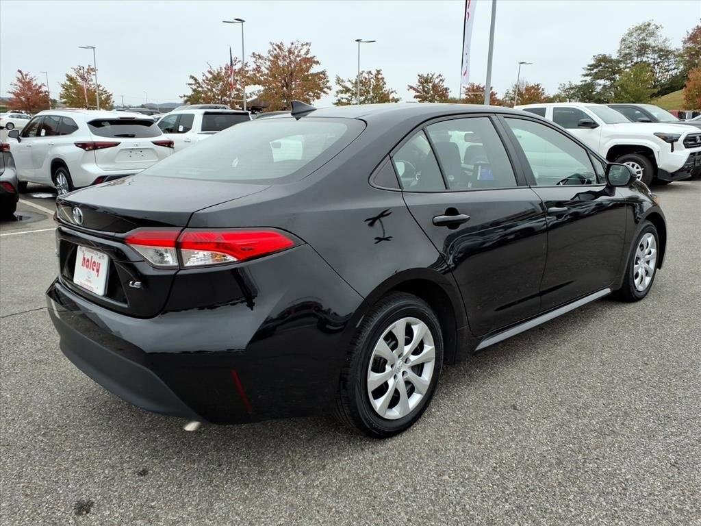 2024 Toyota Corolla LE photo 4