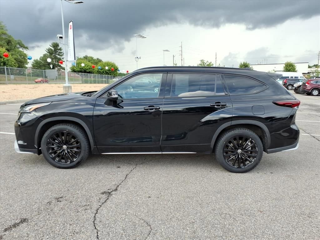 2025 Toyota Highlander LE - Photo 8