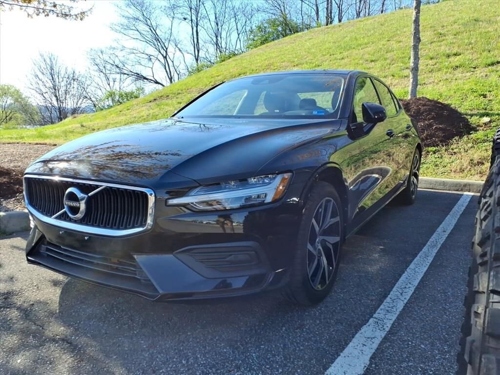 Used 2020 Volvo S60 Momentum Sedan