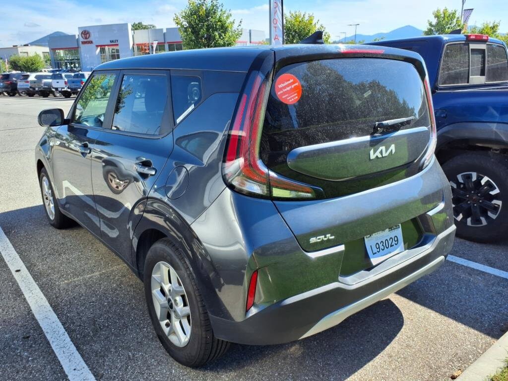 2023 Kia Soul LX photo 2