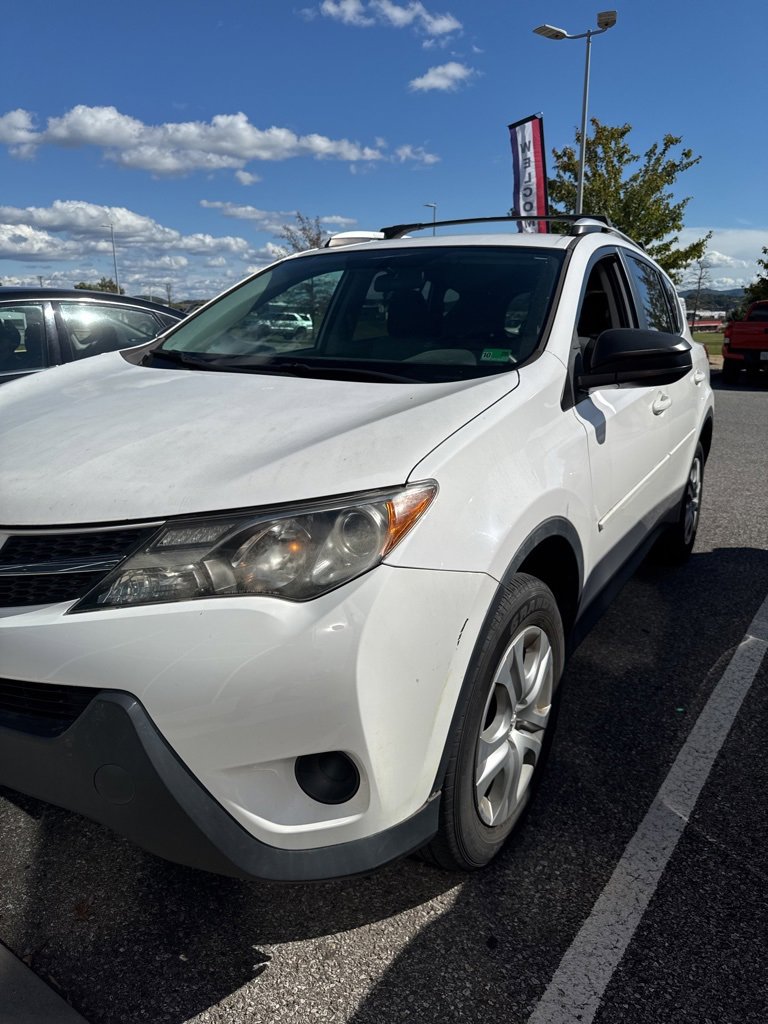 2013 Toyota RAV4 LE photo 2