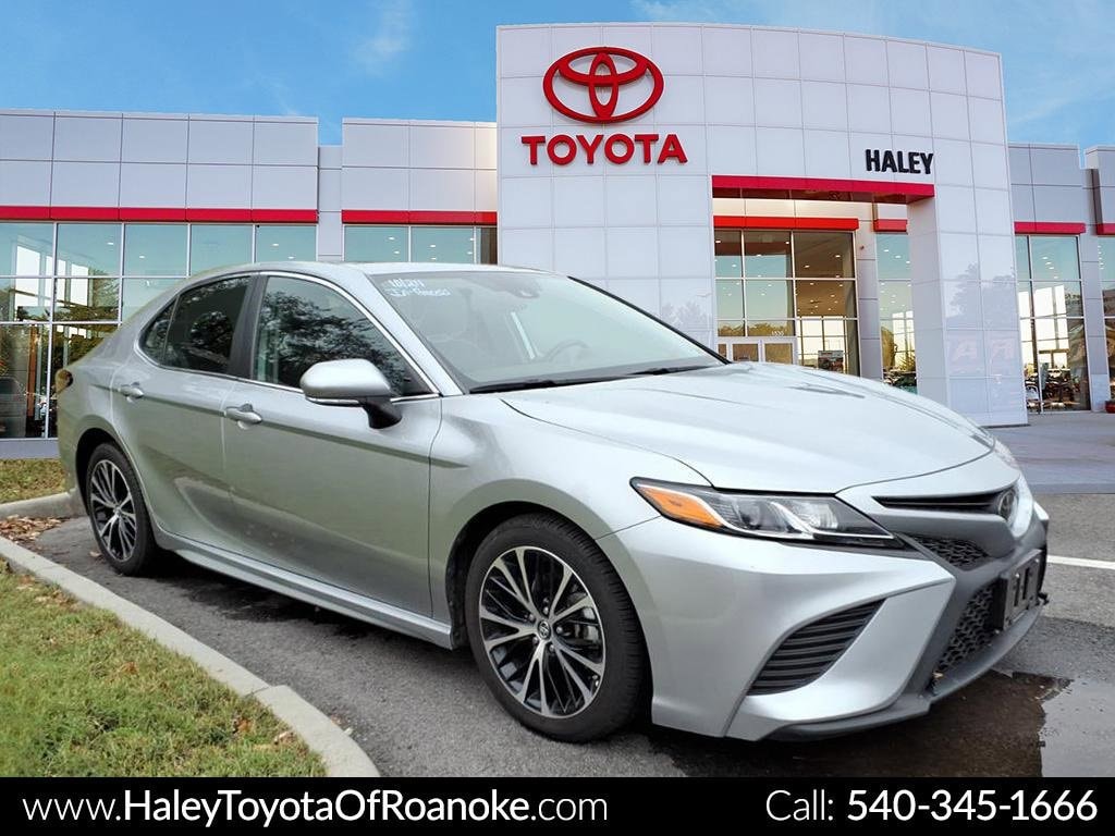 Used 2019 Toyota Camry SE Sedan