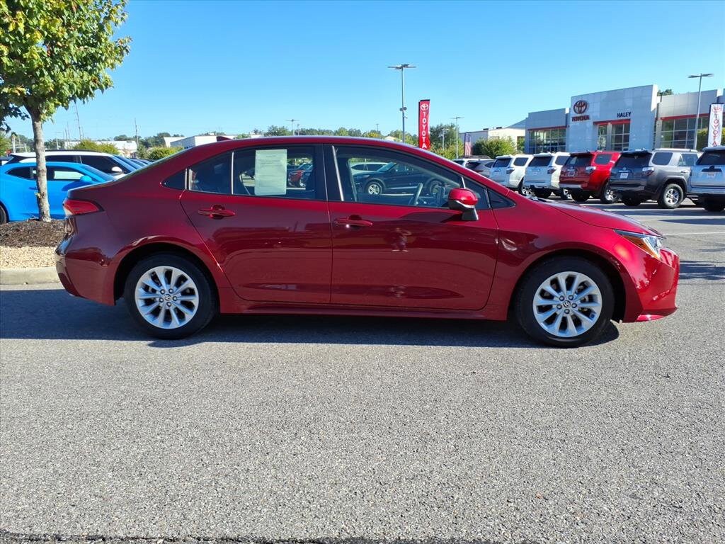 2022 Toyota Corolla LE photo 3