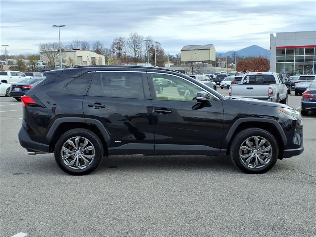 2022 Toyota RAV4 Hybrid XLE Premium photo 2