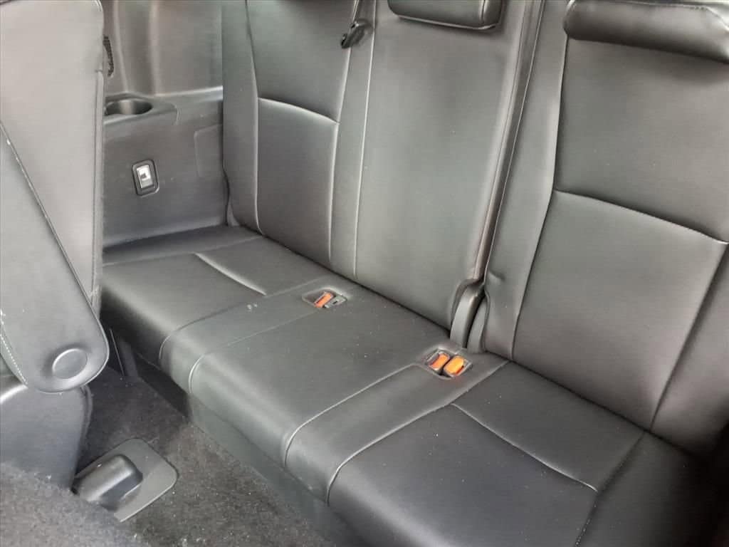 2025 Toyota Highlander LE - Photo 16