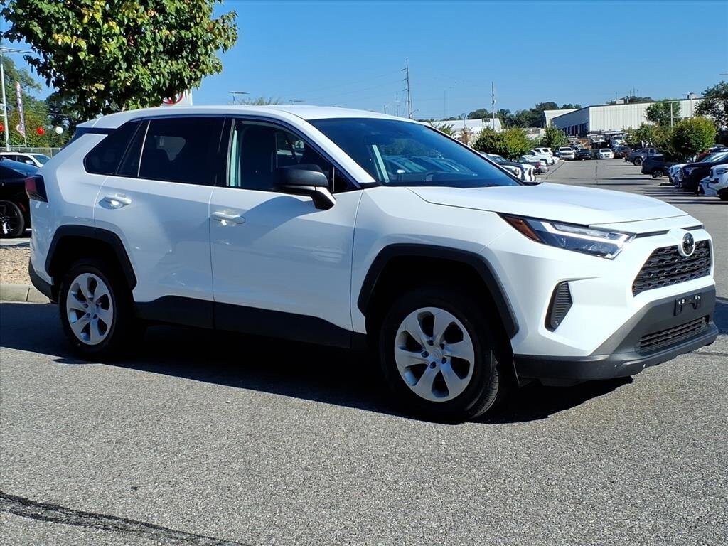 2024 Toyota RAV4 LE photo 2