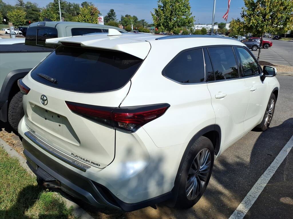 2021 Toyota Highlander Platinum photo 2