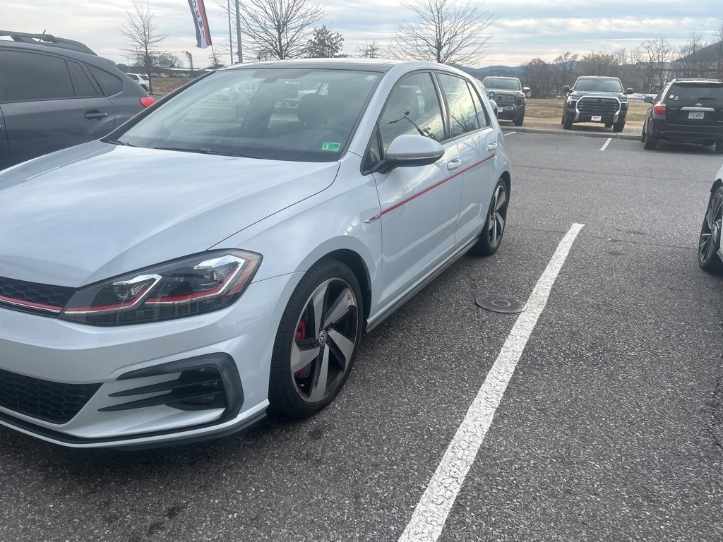 2018 Volkswagen Golf GTI SE photo 2