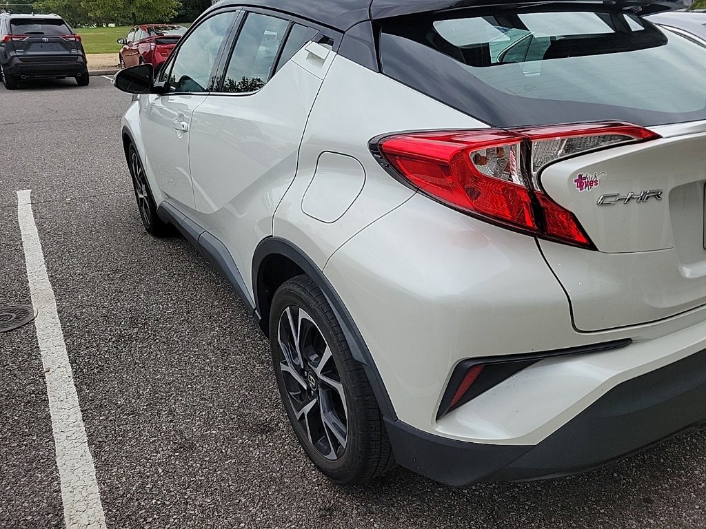 2019 Toyota C-HR Limited photo 4
