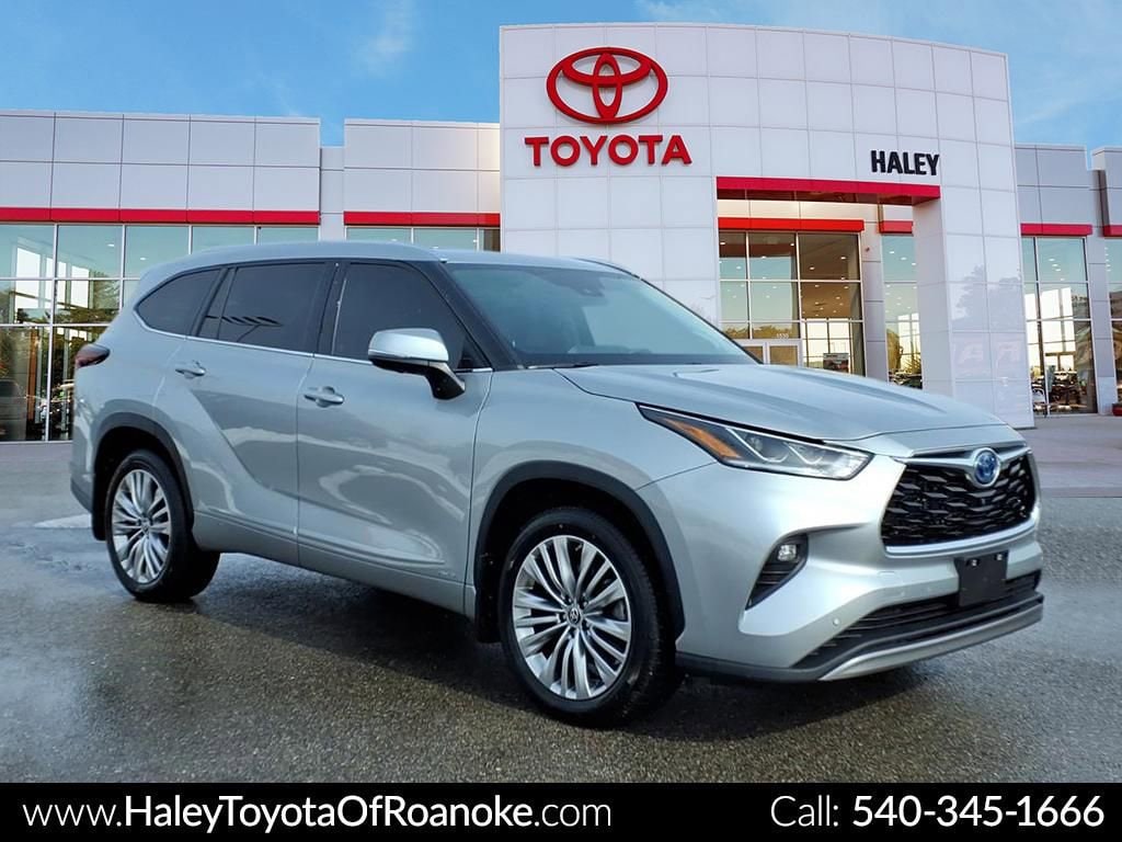 Used 2024 Toyota Highlander Hybrid Platinum SUV