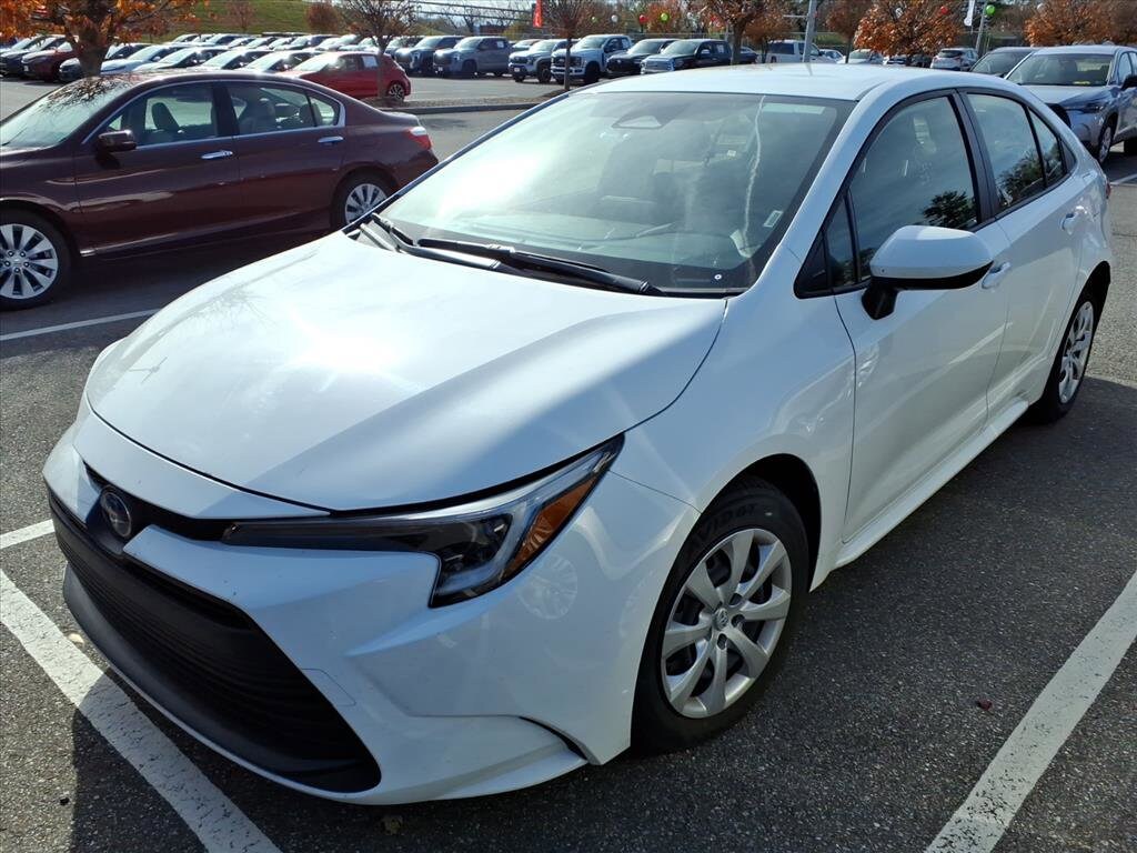 2025 Toyota Corolla Hybrid SE photo 2