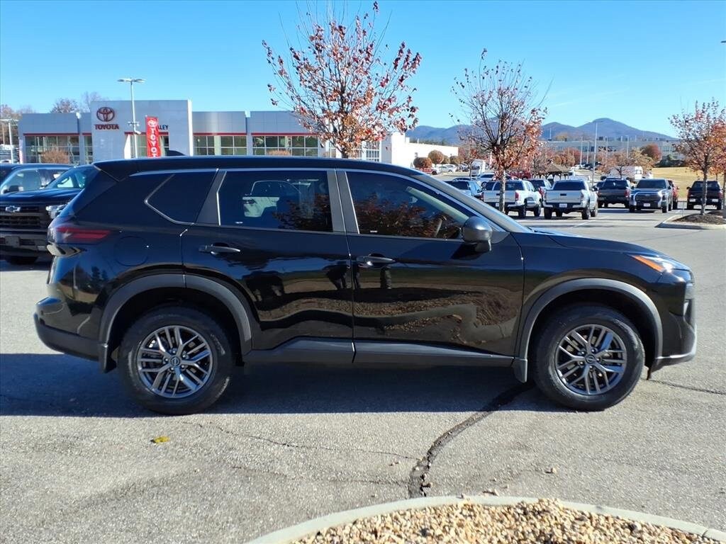 2024 Nissan Rogue S photo 3