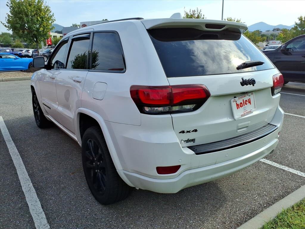 2017 Jeep Grand Cherokee Laredo Altitude photo 2