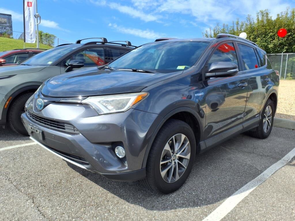 2016 Toyota RAV4 Hybrid XLE photo 2