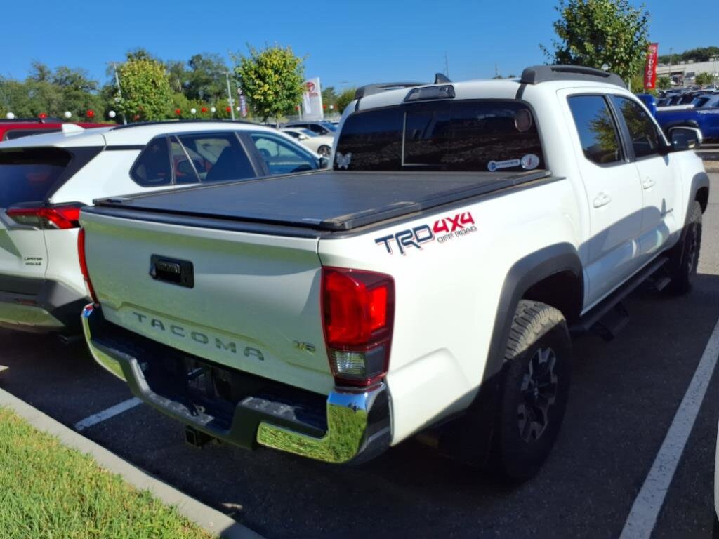 2018 Toyota Tacoma TRD 4x4 photo 2
