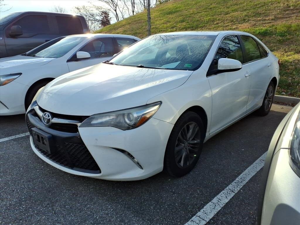 Used 2017 Toyota Camry SE Sedan