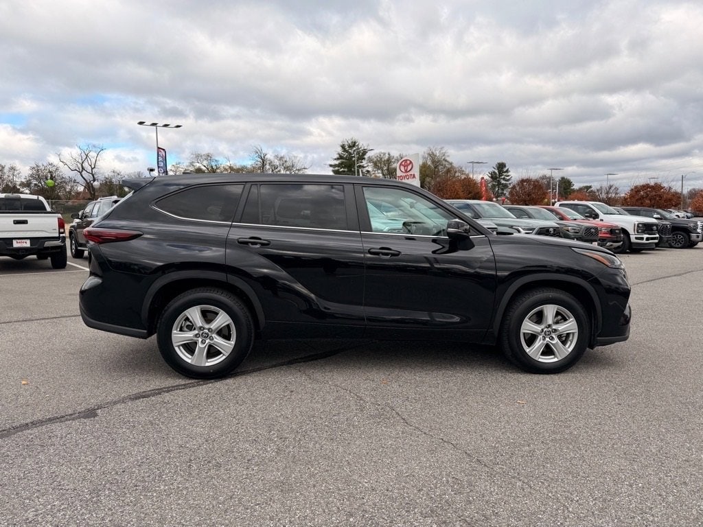 Used 2024 Toyota Highlander LE SUV